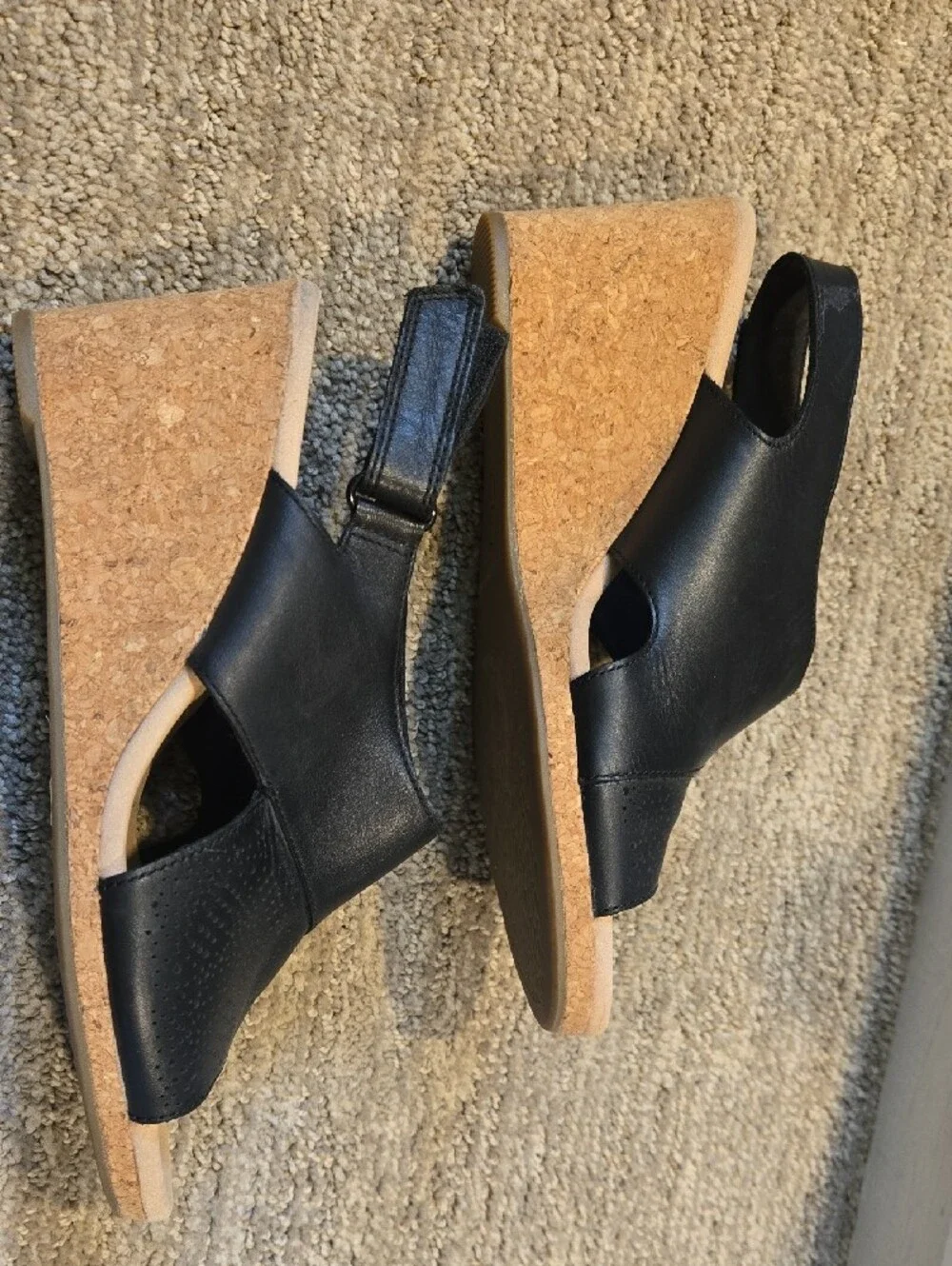 Clarks Black Perforated Leather Slingback Sandals 8.5 Wide